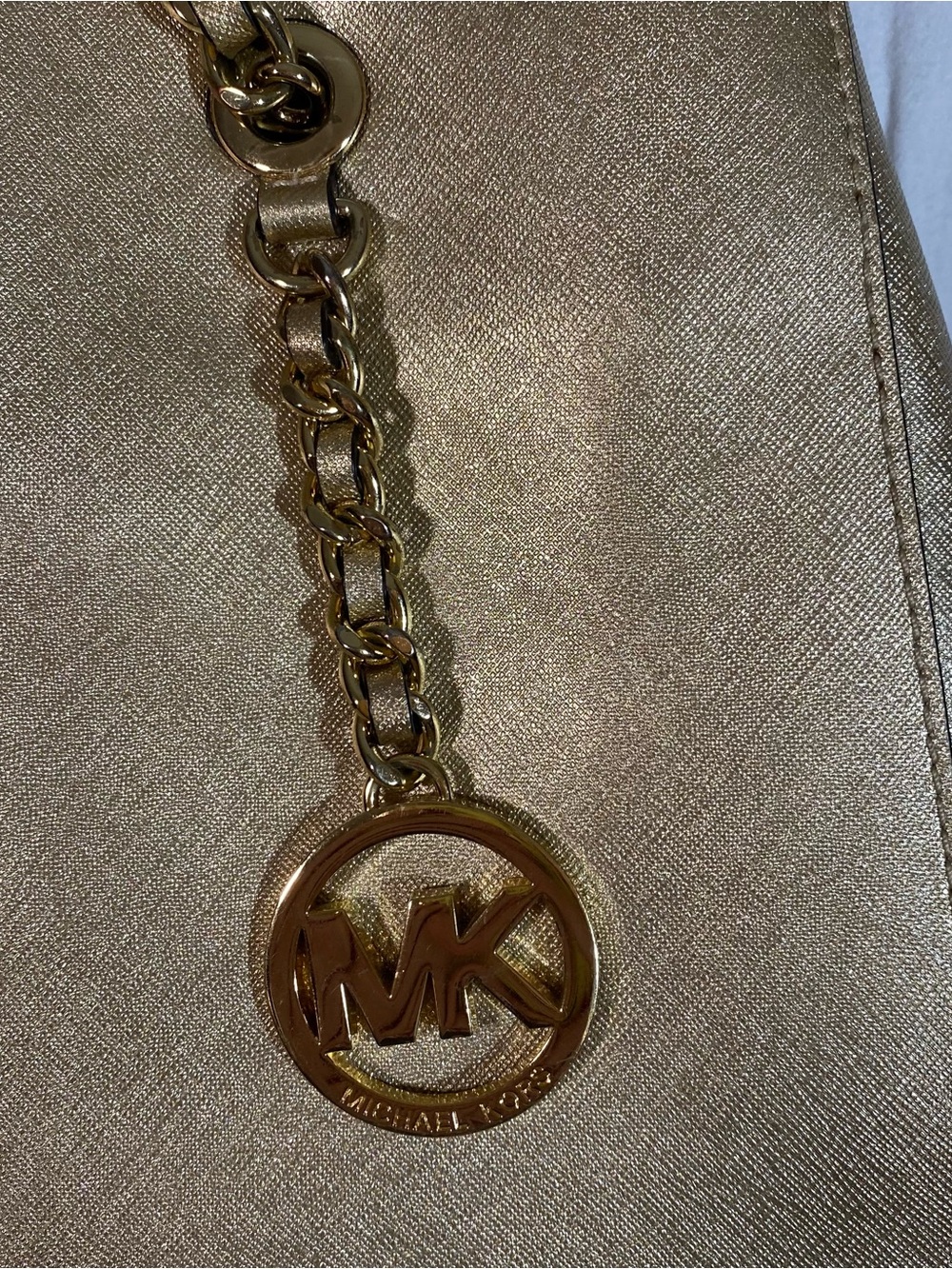 Michael Kors Susannah Women’s Large Metallic Chain-Handle Pale Gold Leather Tote - Picture 3 of 14